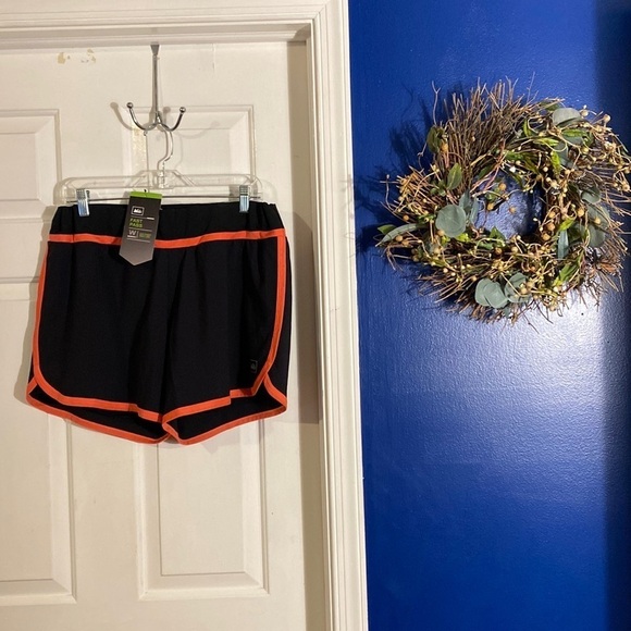 NWT Women’s REI Fast Pass 2 in one Polyester Running Shorts Size XL - Picture 1 of 8